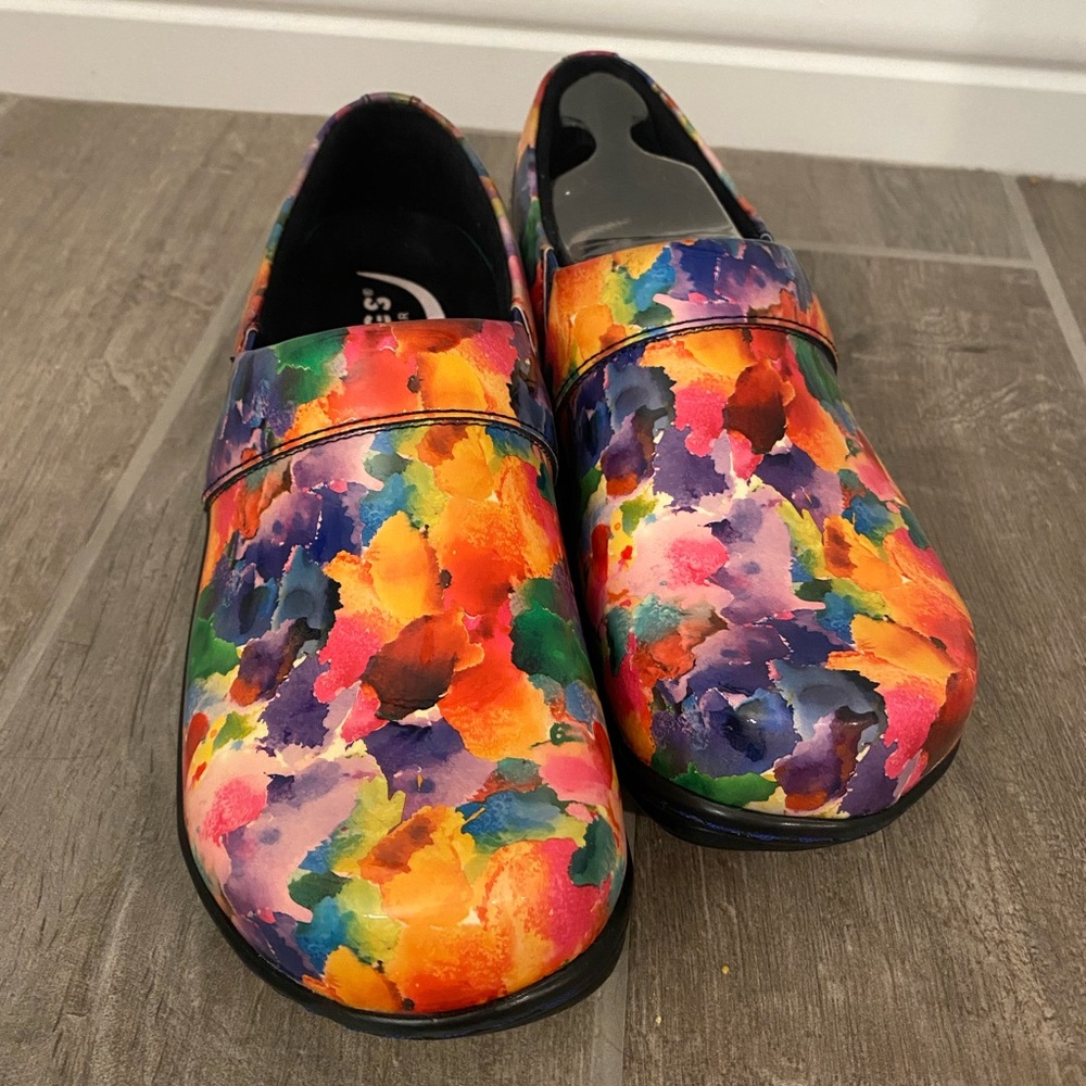 Klogs Mission Comfort Colorful Nurse Slip-On Clogs, size 7.5M slip resistant - Picture 5 of 5